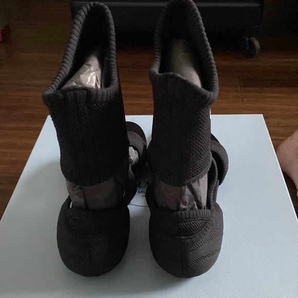 Beautiful Prada shoes Size 38 1/2 - Picture 3 of 8
